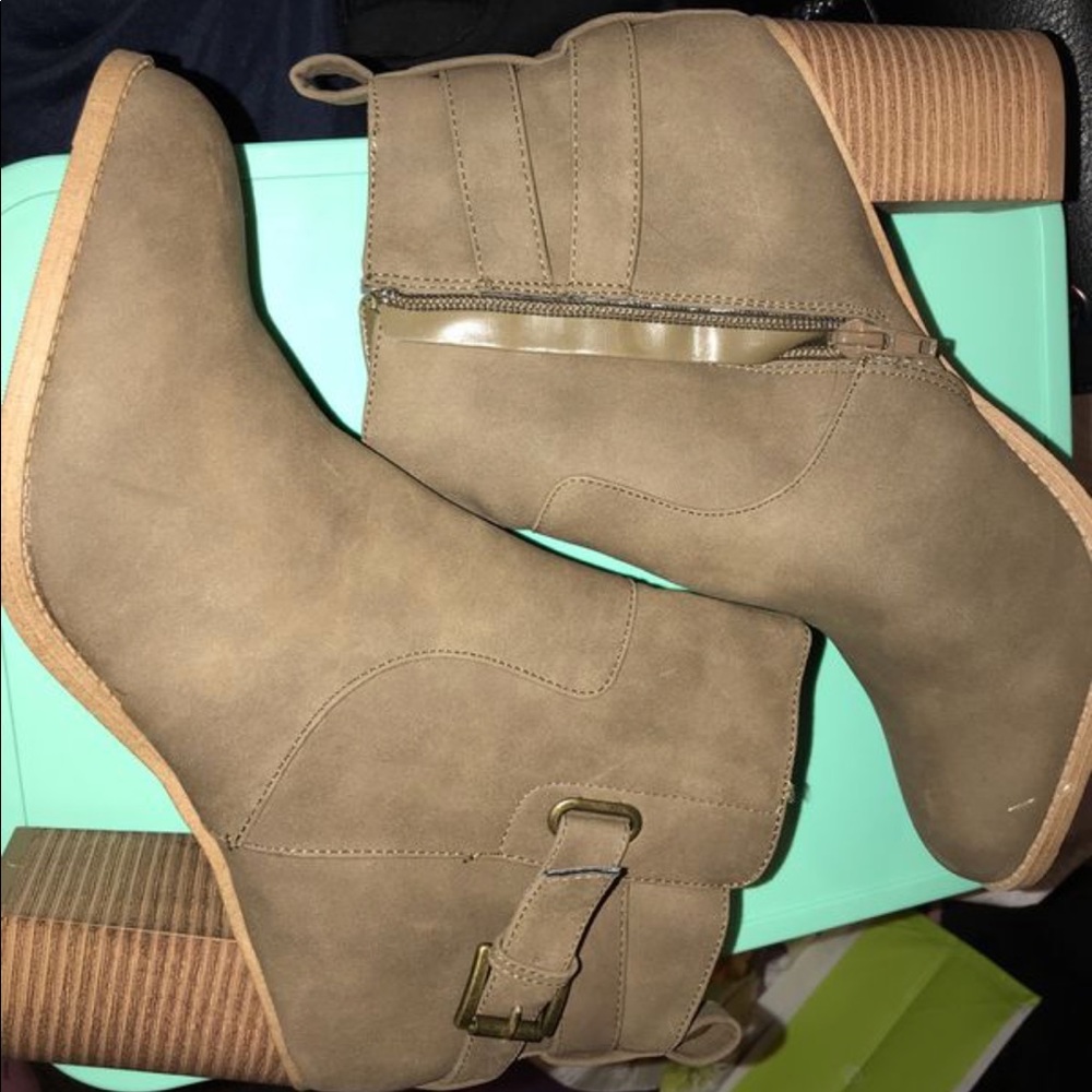 2 for 1 deal! Who loves booties?!